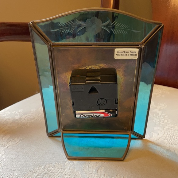 Stunning etched  stained glass/brass clock with satin hummingbirds, works - Picture 5 of 10